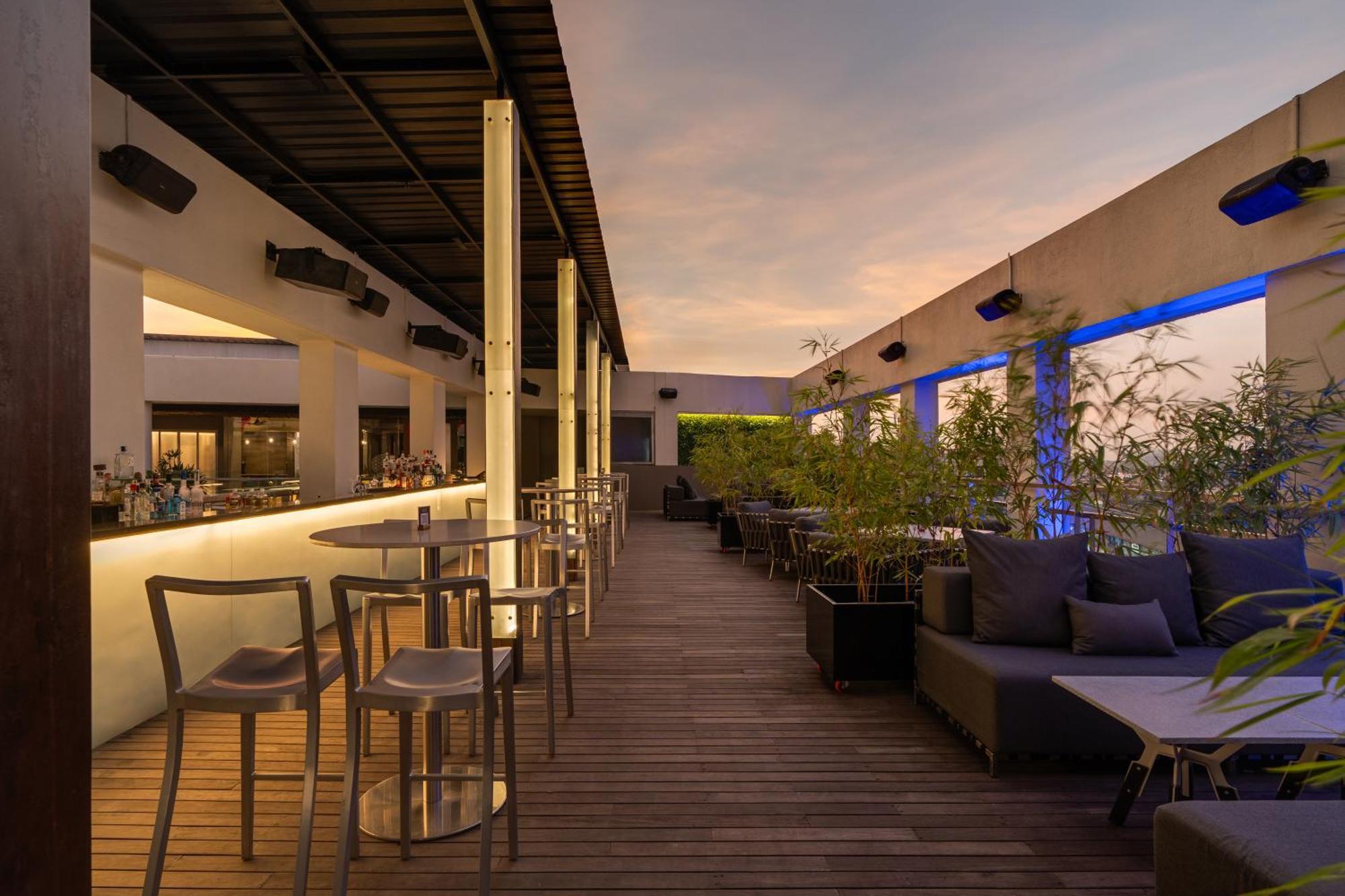 Avasa Hotel Хидерабад Екстериор снимка