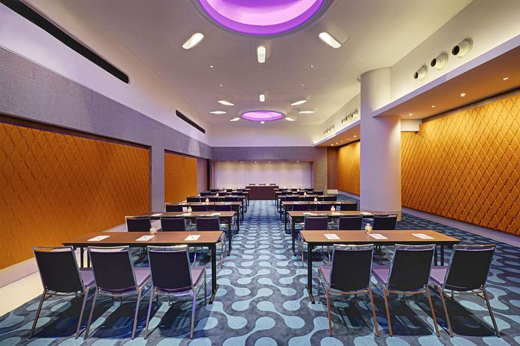 Avasa Hotel Хидерабад Ресторант снимка